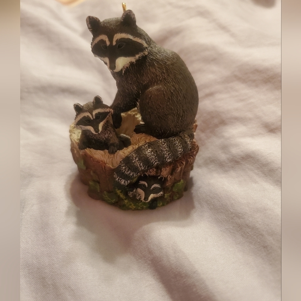 HALLMARK Keepsake Curious Raccoons "Majestic Wilderness" Ornament - Picture 3 of 3